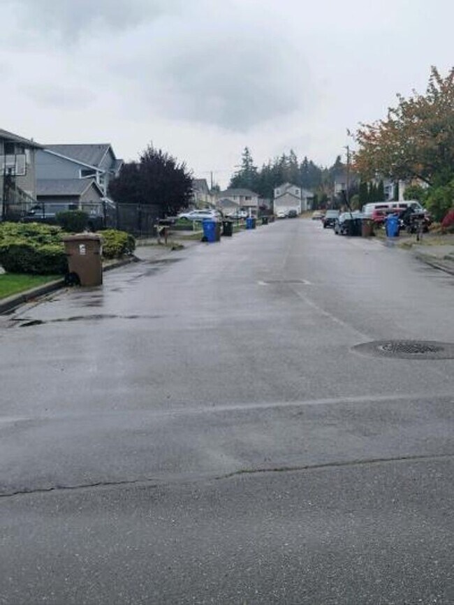 Lovely Split Level, 3 Bedroom, 2 bath 8720 Asotin St WA