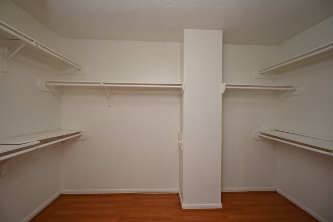 Building Photo - 7006 Biton Dr