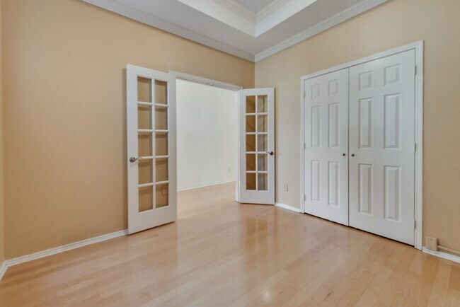 Building Photo - Beautiful 3-2 on unbelievable corner lot w...