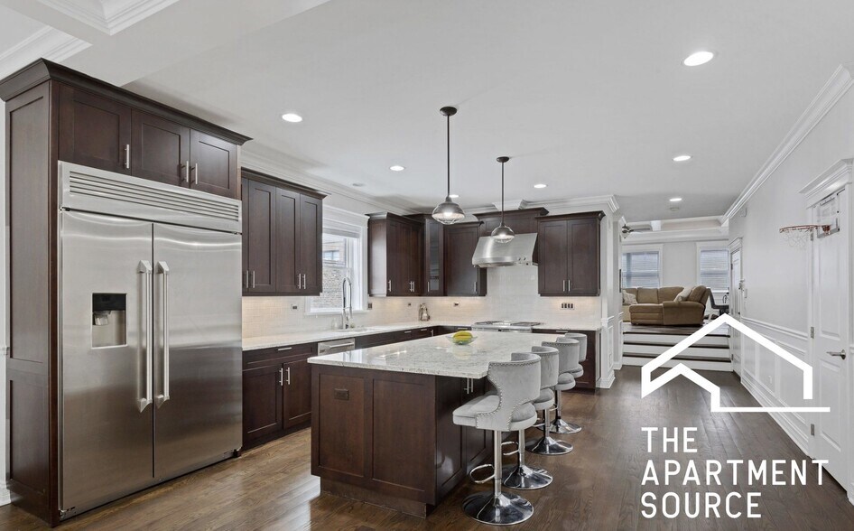 Building Photo - 1324 W Grand Ave