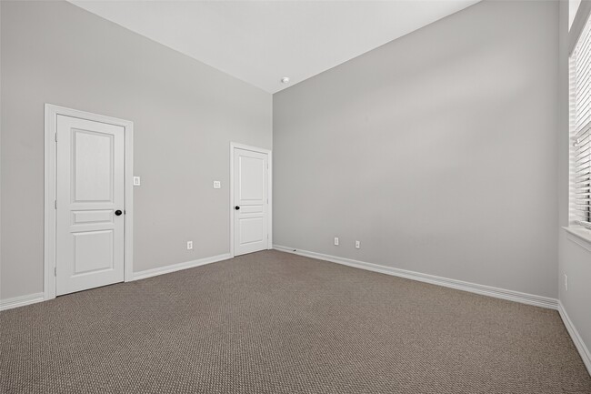 Building Photo - 8602 Two Sisters Ct