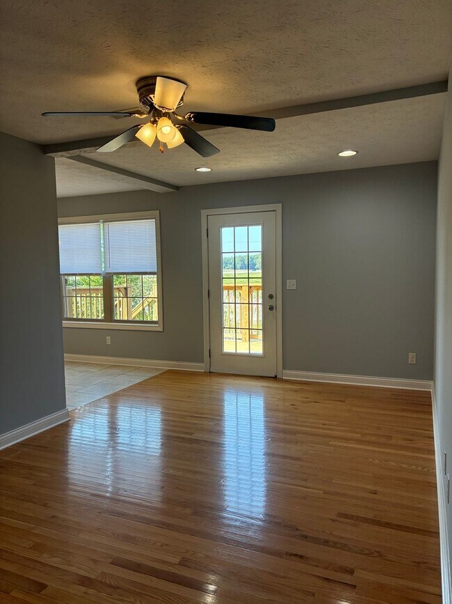 Building Photo - 137 Twin Lakes Dr