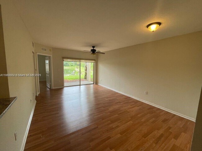 Building Photo - 1133 Golden Lakes Blvd