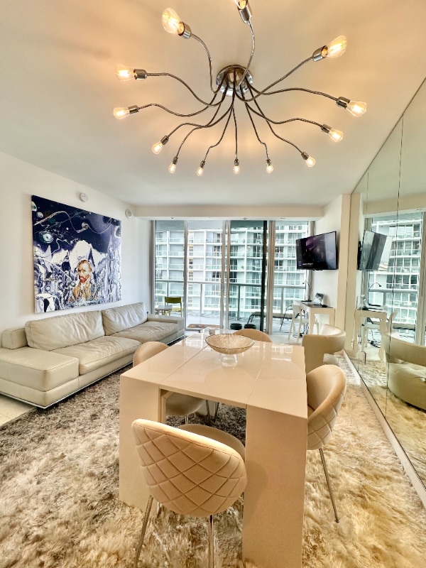 Building Photo - 495 Brickell Ave