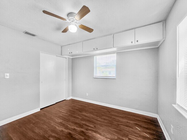 Building Photo - 5773 56th Terrace N