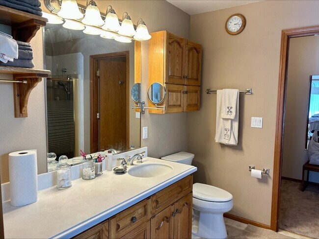 Building Photo - 4739 S Golf Course Dr