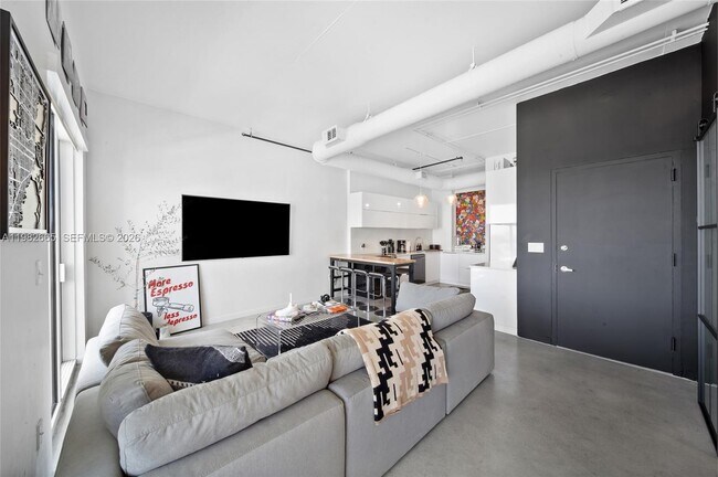 Building Photo - 10 SW South River Dr