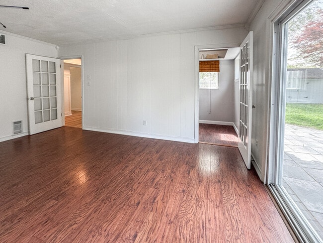 Building Photo - COME MEET YOUR NEW HOME IN KINGS GRANT!