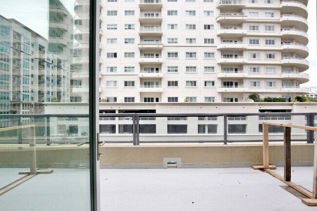 Building Photo - Modern 1/1 Condo in the Heart of Orlando –...