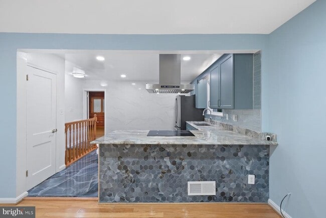 Building Photo - 2913 Collins Ave