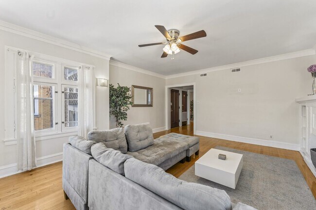 Building Photo - 6444 N Washtenaw Ave