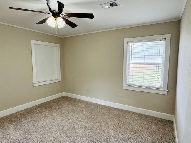 Building Photo - Paradise in Tallassee