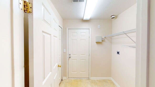 Building Photo - 5123 Vinings Blvd