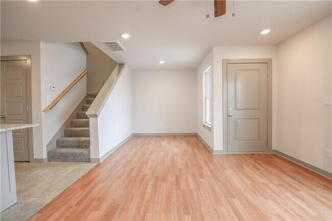 Building Photo - 3410 SW Vel Mews