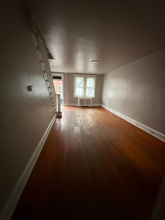 Building Photo - Port Richmond-traditional 3 bedroom home f...