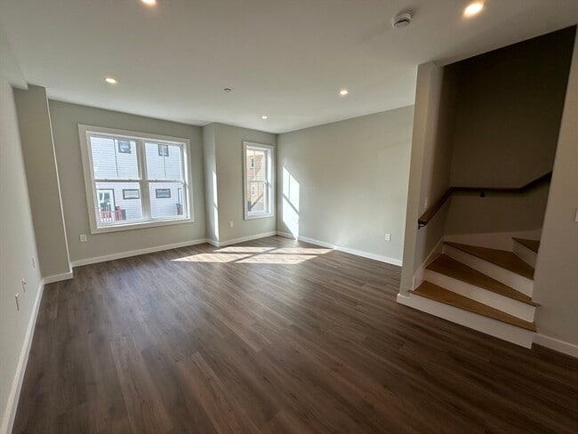 Building Photo - 33 Copeland St