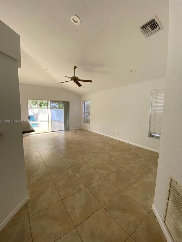 Building Photo - 1037 SW 149th Ln
