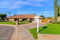 Building Photo - 426 E Carol Ann Way