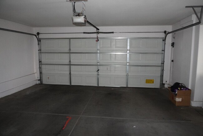 Building Photo - 4 Bedroom Home in Henderson NV!