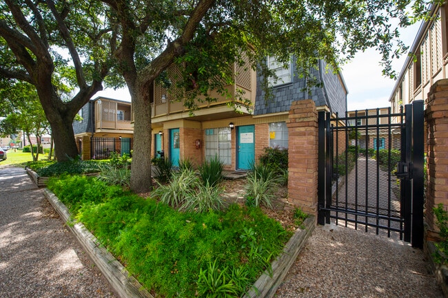 Building Photo - Palm Shore Apartments