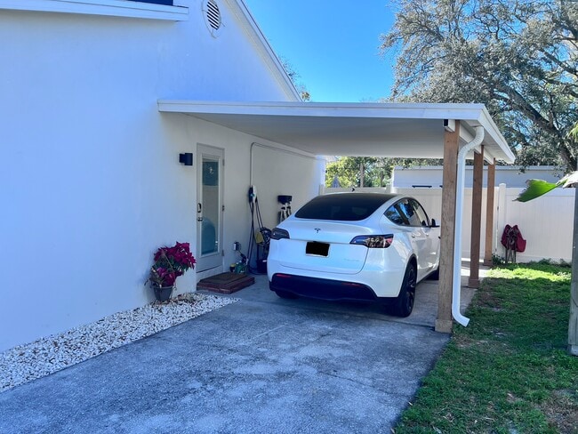 Building Photo - 4724 W Tambay Ave