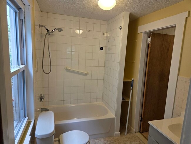 Building Photo - 153 Hamilton St