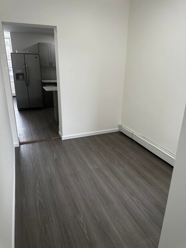 Building Photo - 609 New York Ave