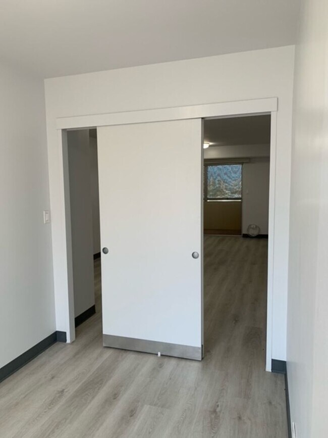Building Photo - 3350 Sierra Dr