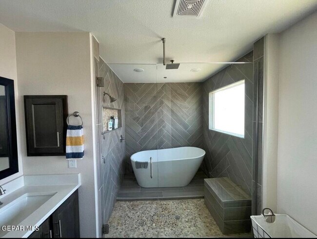 Building Photo - 420 Villa Socorro Pl