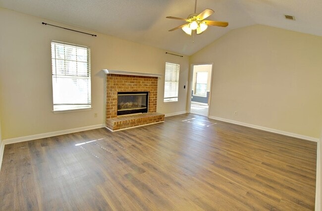 Building Photo - 809 Barrington Dr