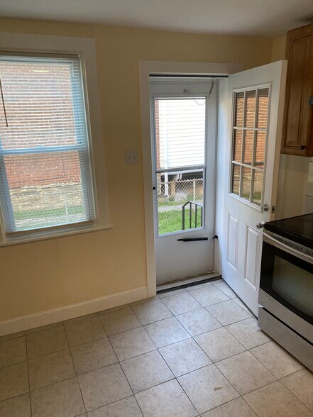 Building Photo - 1312 E 13th St