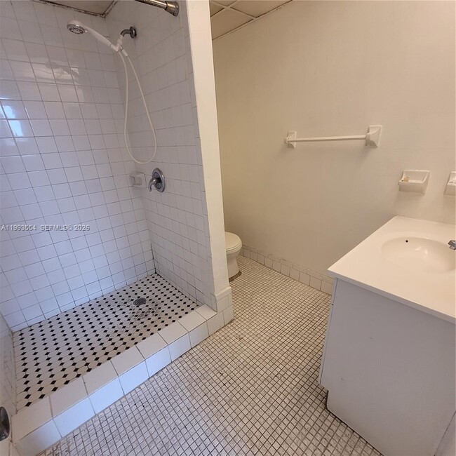 Building Photo - 10090 NW 80th Ct