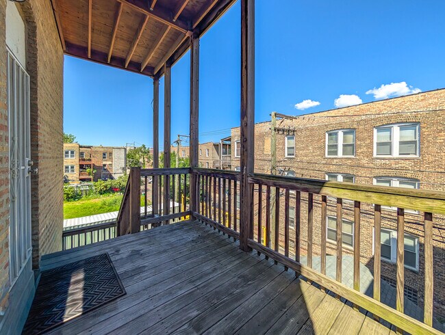 Building Photo - 2838 W Roosevelt Rd
