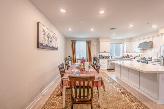 Building Photo - 232 Keeper