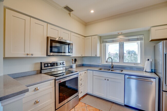 Building Photo - 5060 Harmony Cir
