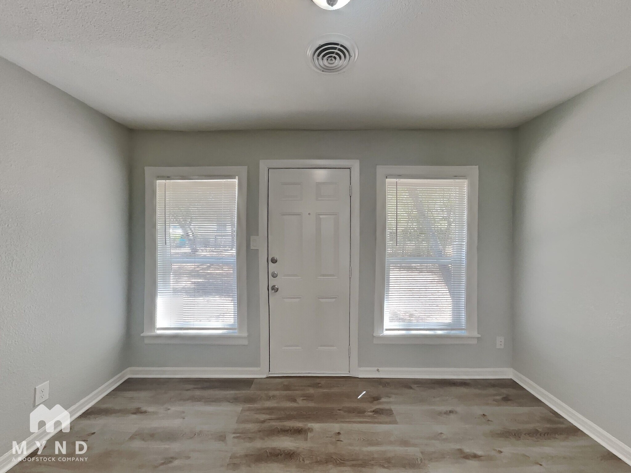Building Photo - 3862 Meadowbrook Dr