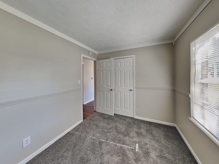 Building Photo - 83 N Wagon Rd