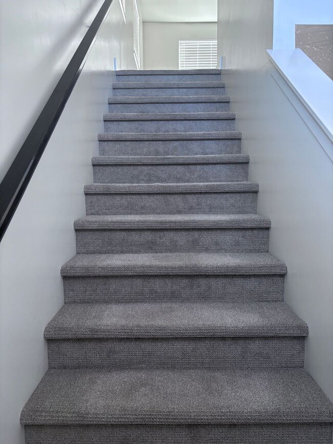 Building Photo - 4 bed | 2 1/2 bath | 2 car garage in Desert Canyon with washer/dryer/fridge