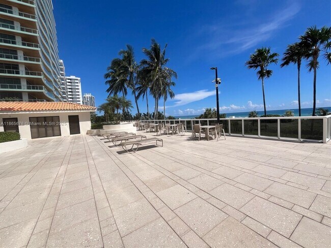 Building Photo - 5757 Collins Ave