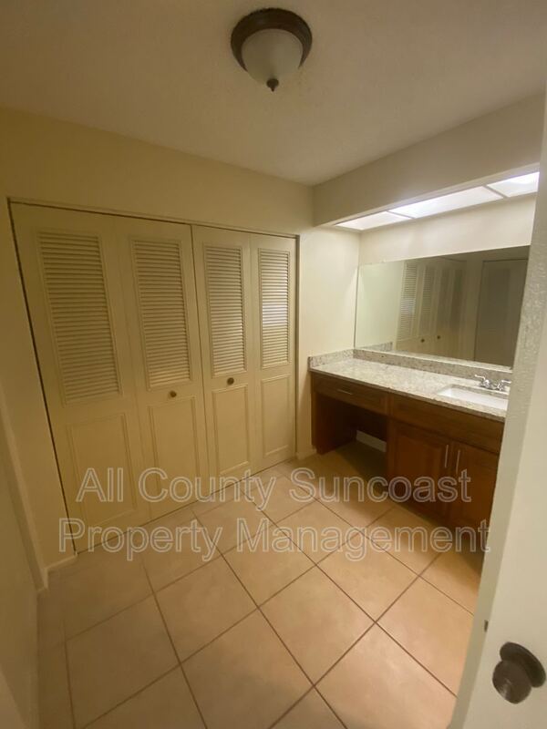 Building Photo - 2636 Orangewood Ct