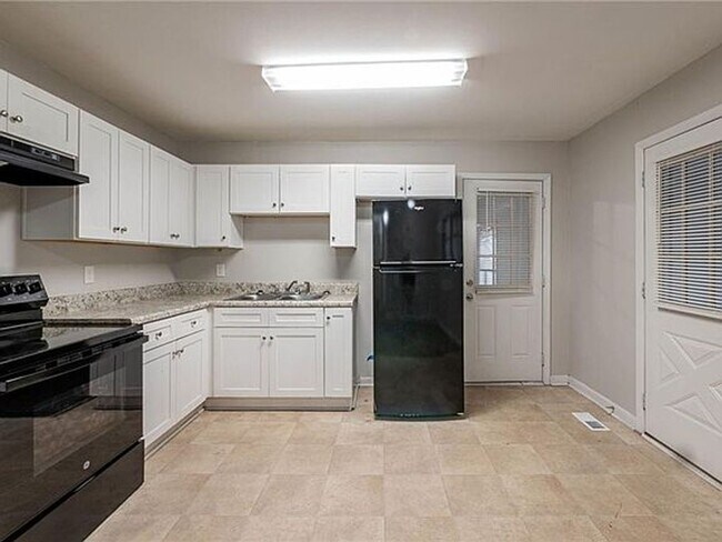 Building Photo - 1410 Willow Dr