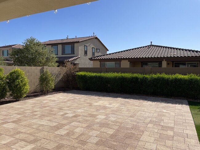 Building Photo - 4233 W Winston Dr