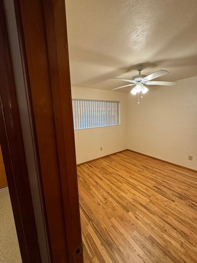 Building Photo - Tamarack 1100/1102