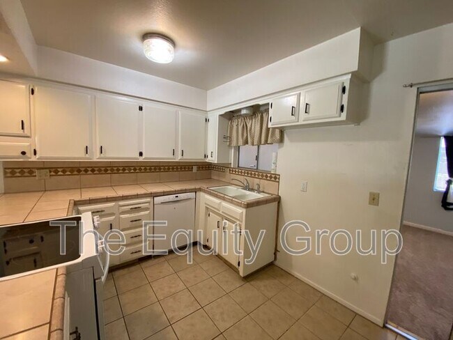 Building Photo - 1927 S Julieann Ct