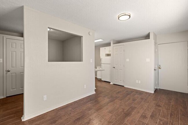 Building Photo - 2800 Vail Ave SE, Albuquerque, NM 87106, USA