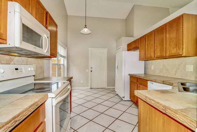 Building Photo - 9329 Crandon Ln