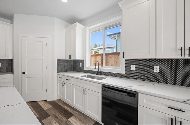 Building Photo - Brand new build 3 Bedroom, 2 bath Home