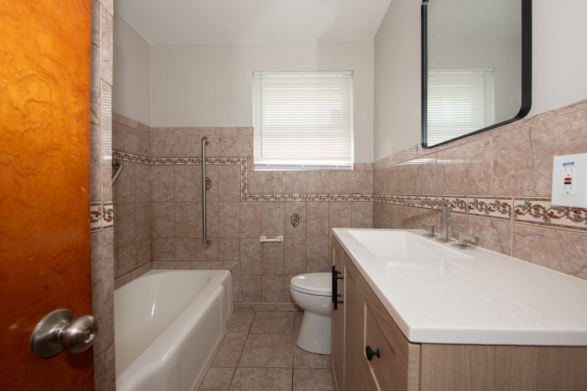 Building Photo - 956 Fontaine Pl