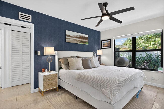 Building Photo - 1501 NE 7th Ave