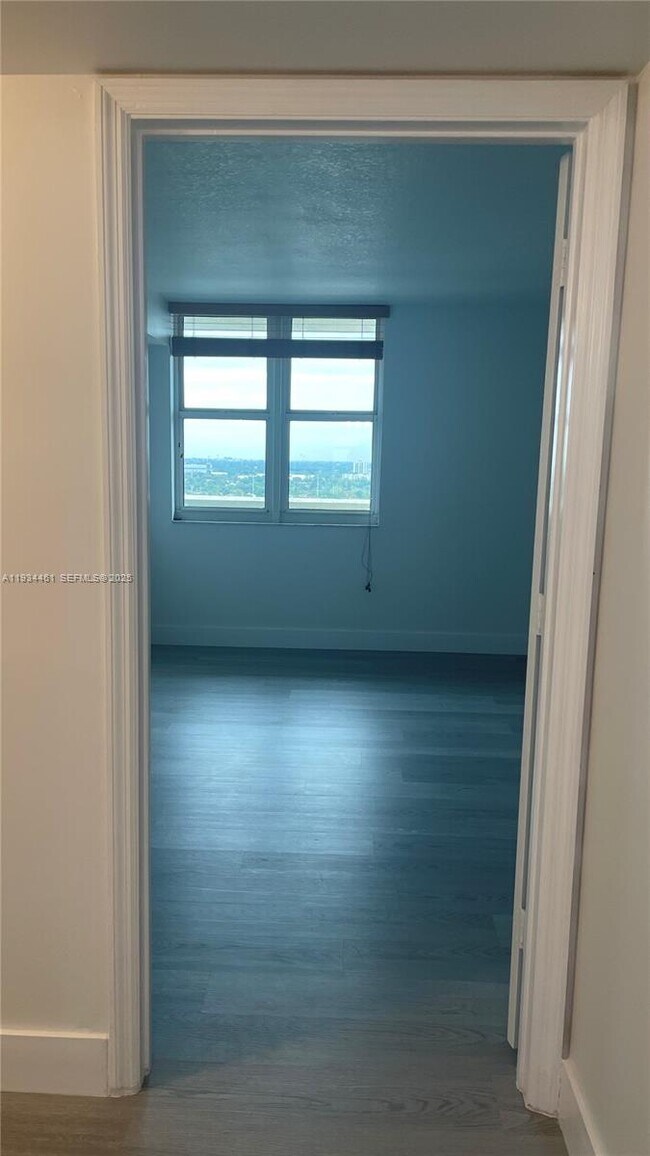 Building Photo - 3000 Coral Wy